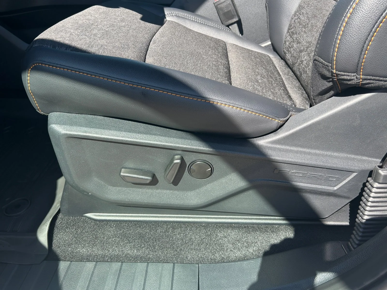 New 2026 Oxford White Ford Tremor image 15
