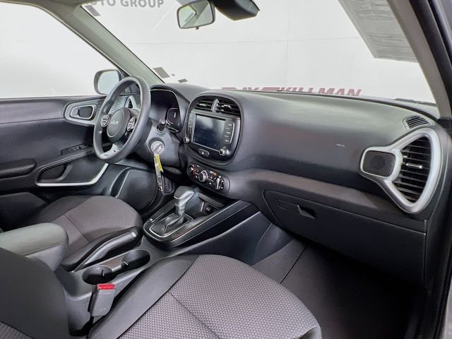 2024 Kia Soul LX - Photo 34