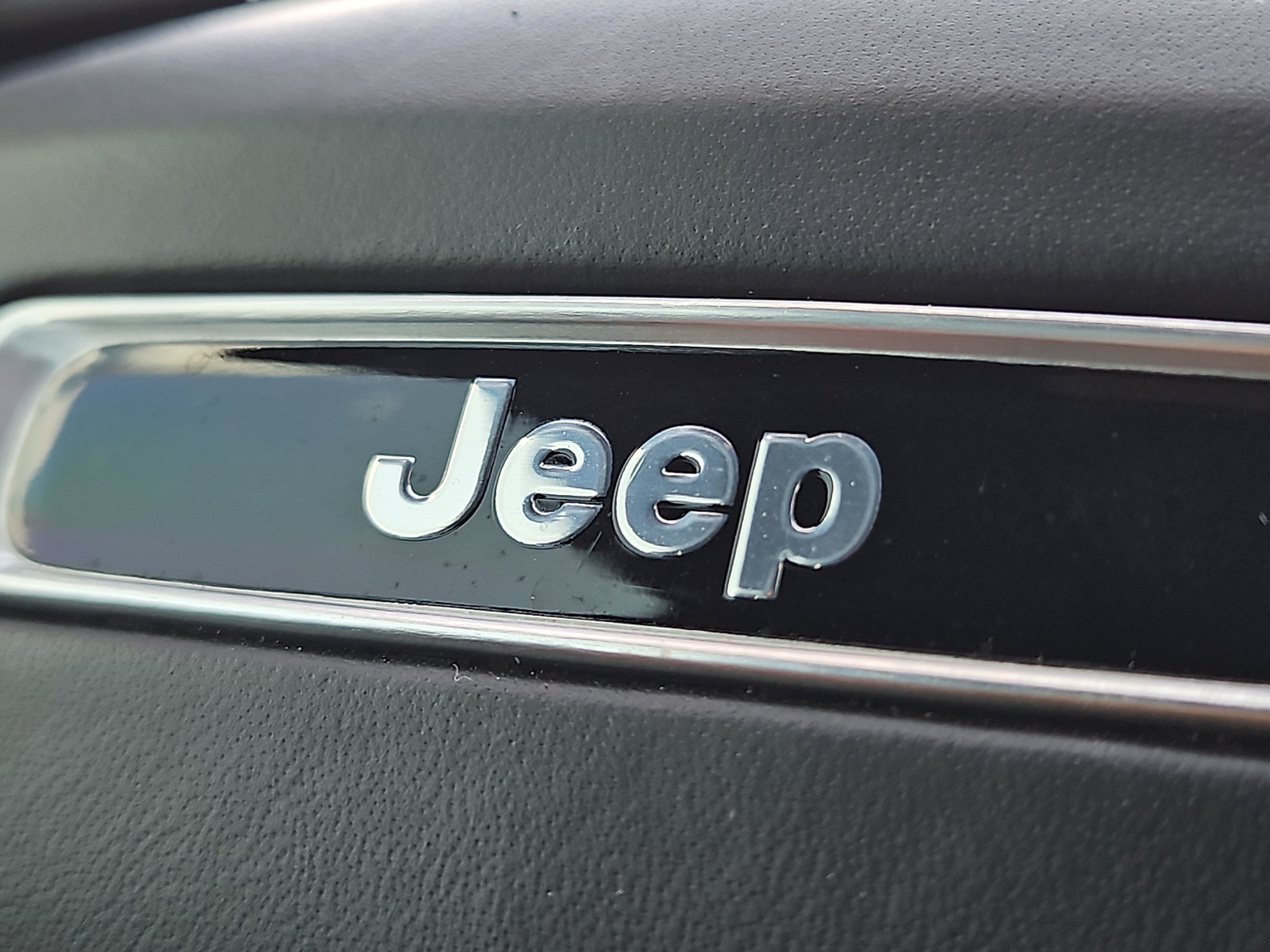 Used 2021 Bright White Clearcoat Jeep Overland image 30