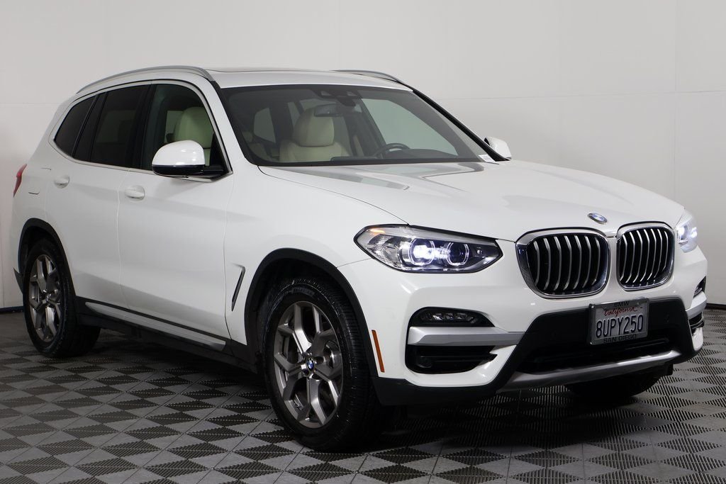 Used 2021 Alpine White BMW xDrive30i image 3