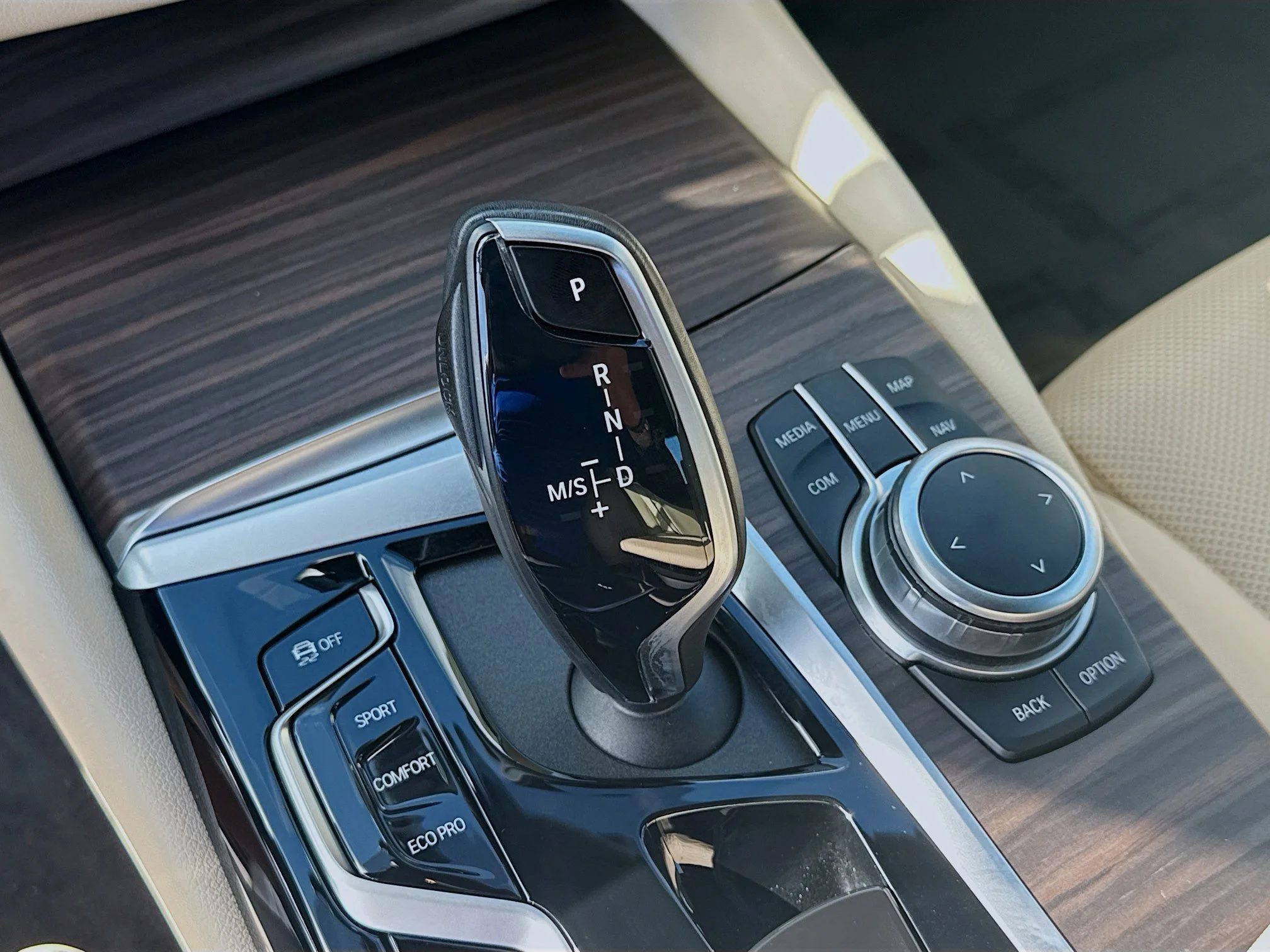 2022 BMW 5 Series 530i - Photo 14