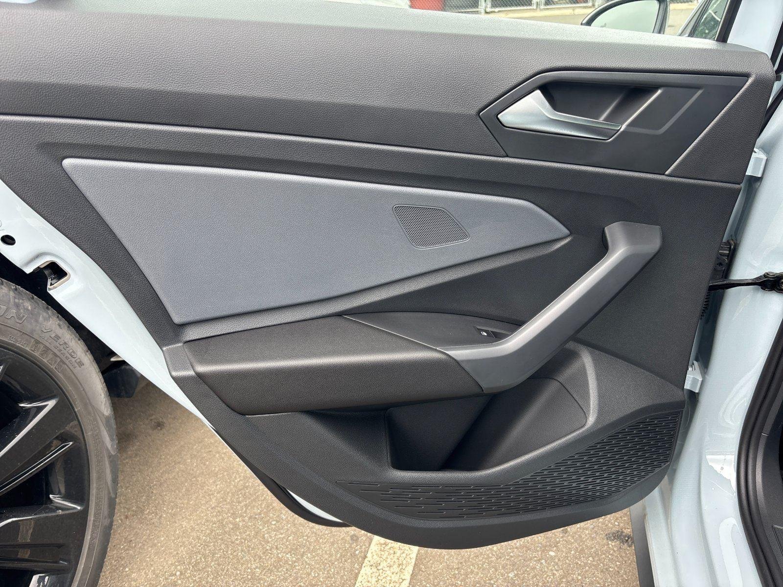 New 2026 Monument Gray w/Deep Black Roof Volkswagen Autobahn image 31