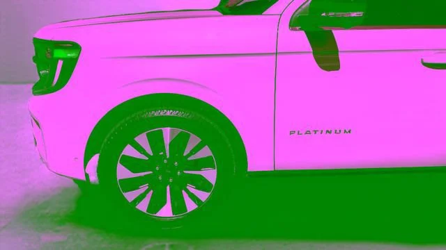 Used 2025  Ford Platinum image 36