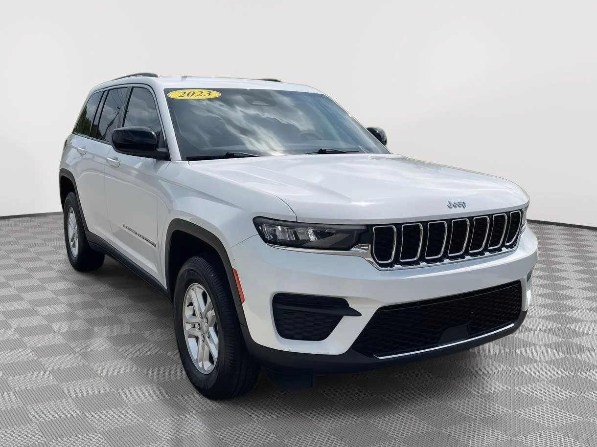 Used 2023 Bright White Clearcoat Jeep Laredo image 7