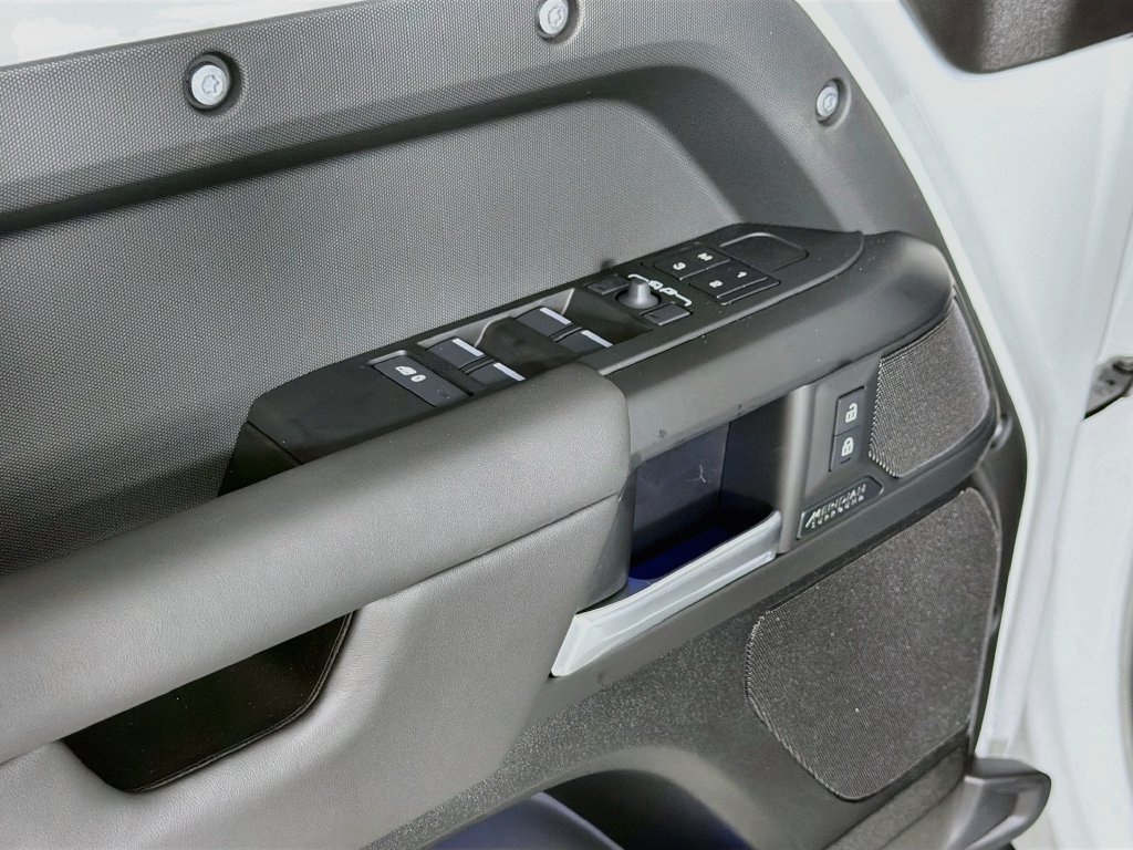 New 2026 Fuji White Land Rover X-Dynamic SE image 18