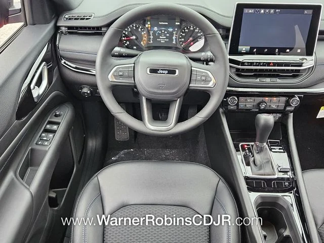 New 2026 Red Hot Pearl-Coat Exterior Paint Jeep Latitude image 7