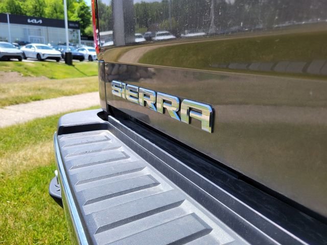 Used 2015 Brown GMC SLE image 25