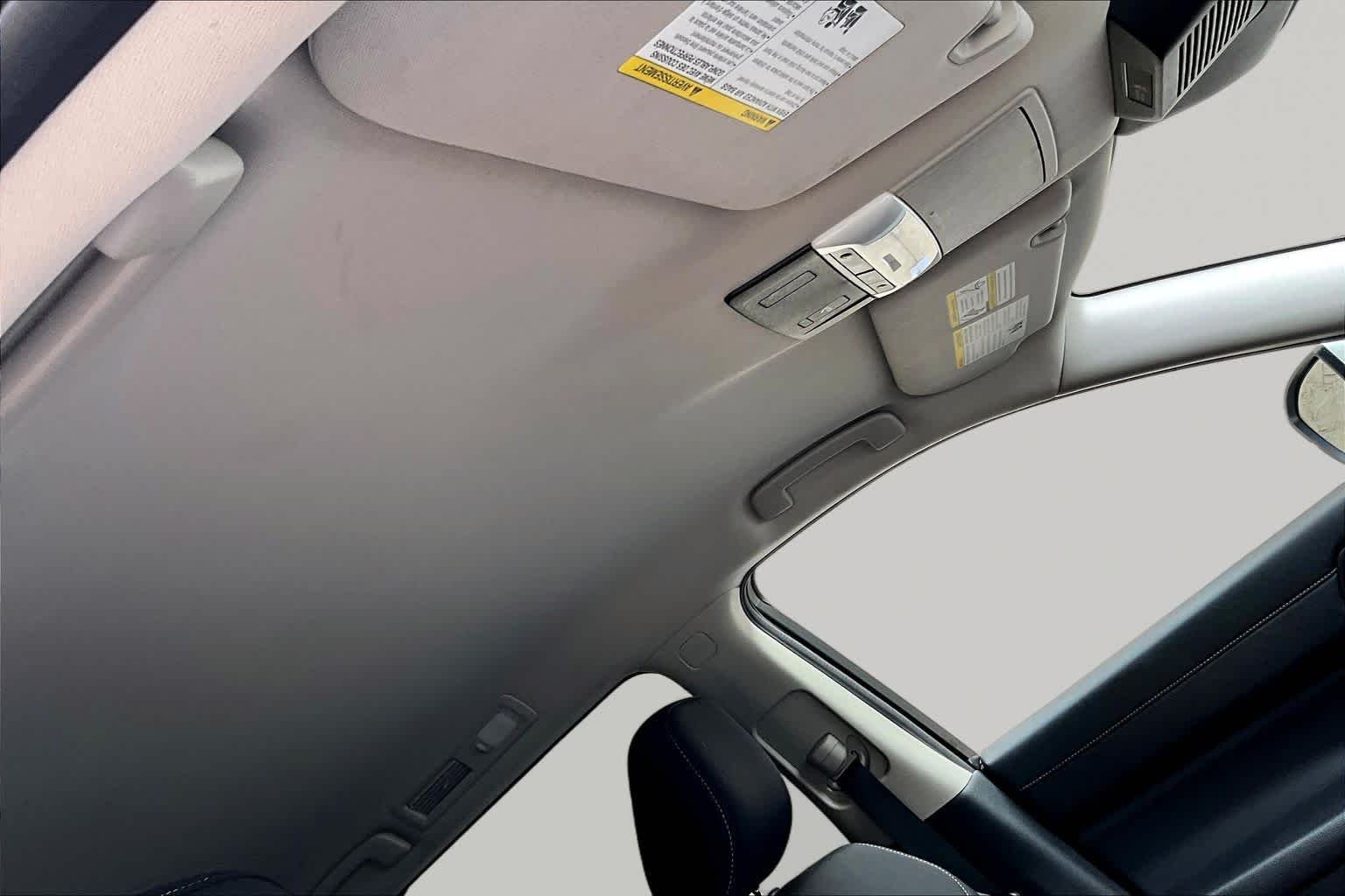 Used 2025 Glacier White Nissan SV image 14