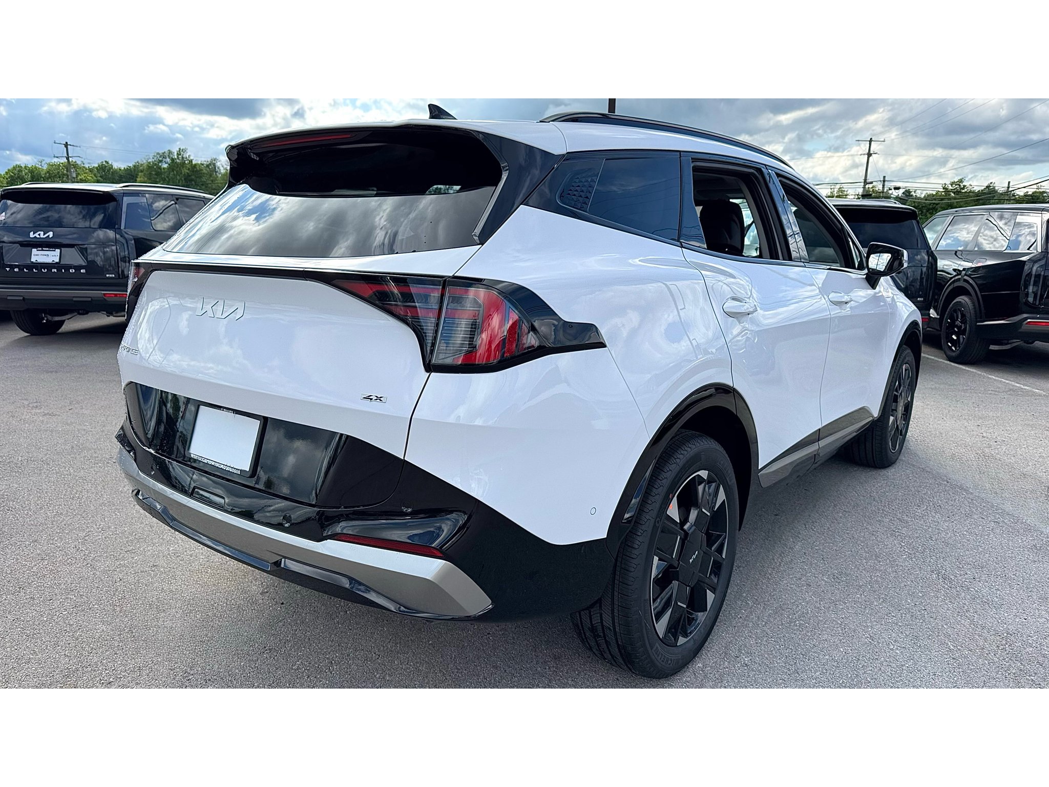 New 2027 Glacial White Pearl Kia SX Prestige image 4