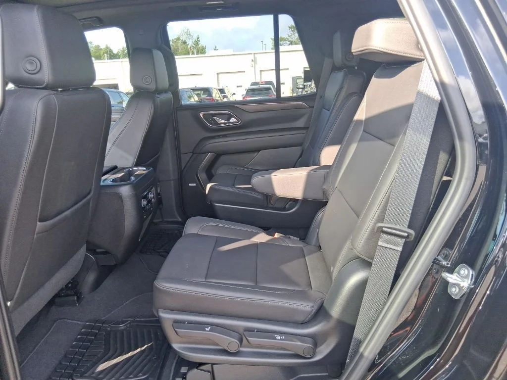 Used 2023 Black Chevrolet Z71 image 17