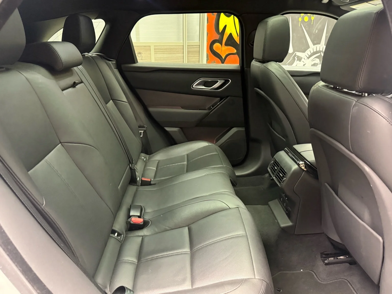 Used 2025 Fuji White (1aa) Land Rover P250 Dynamic SE image 24