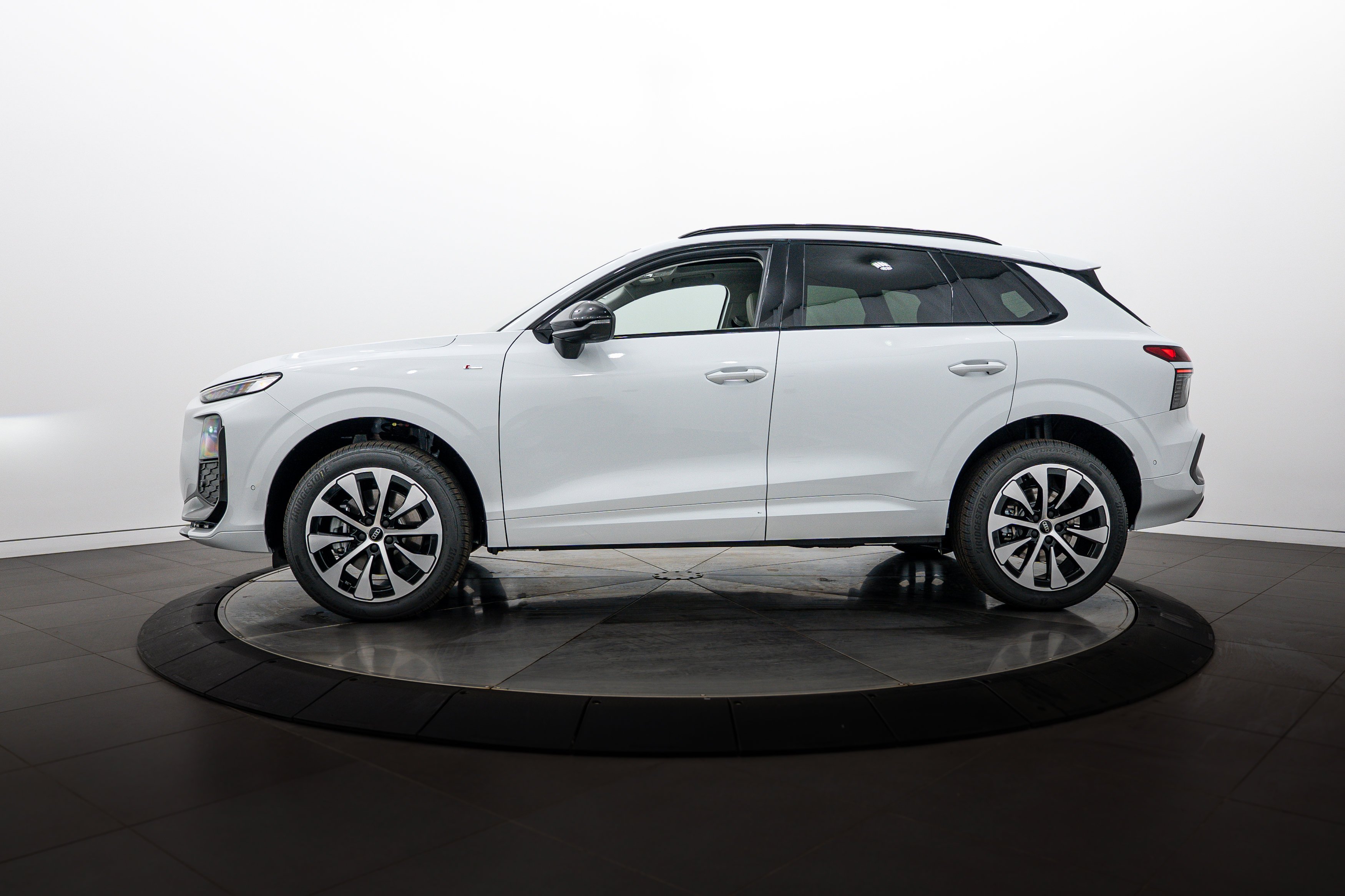 New 2026 Glacier White Audi S line image 6