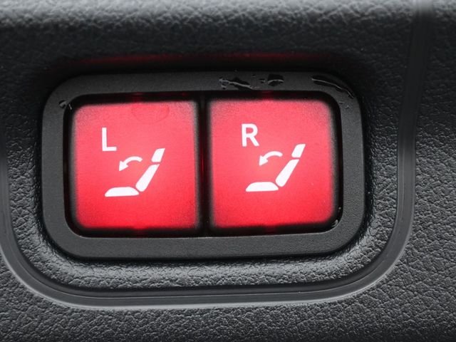 Used 2024  Mercedes-Benz Base image 25