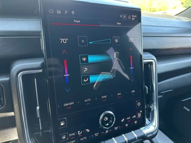 2025 GMC Yukon XL Denali - Photo 18
