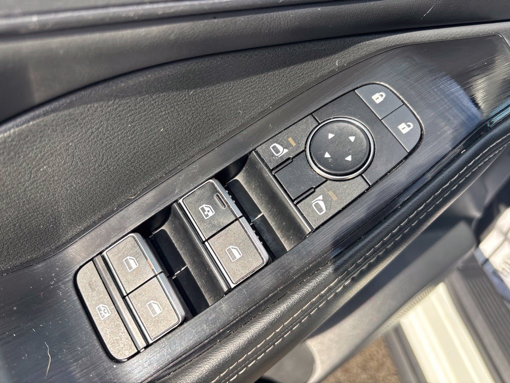 Used 2023 White Nissan SL image 18