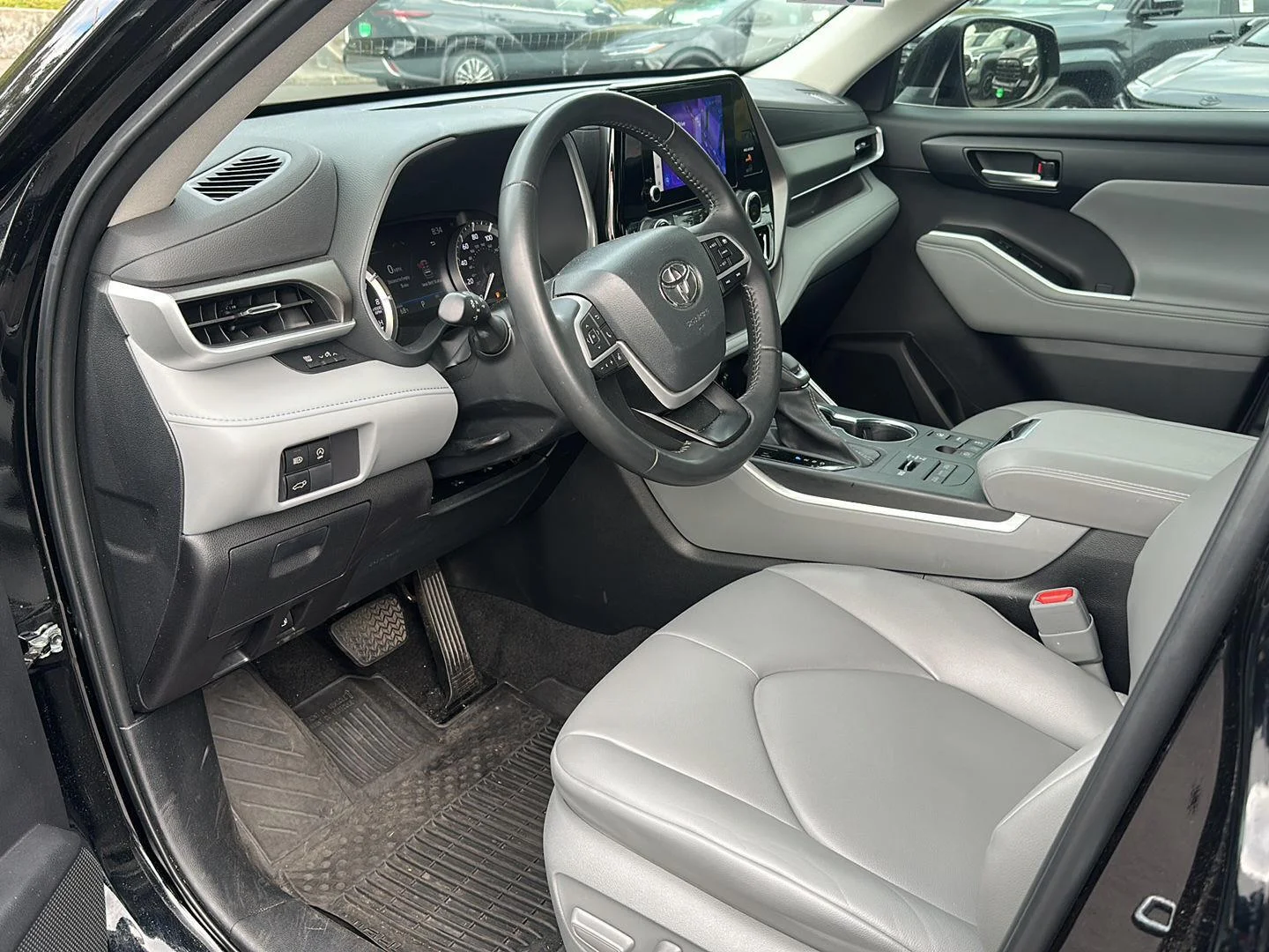 Used 2023 Midnight Black Metallic Toyota XLE image 8