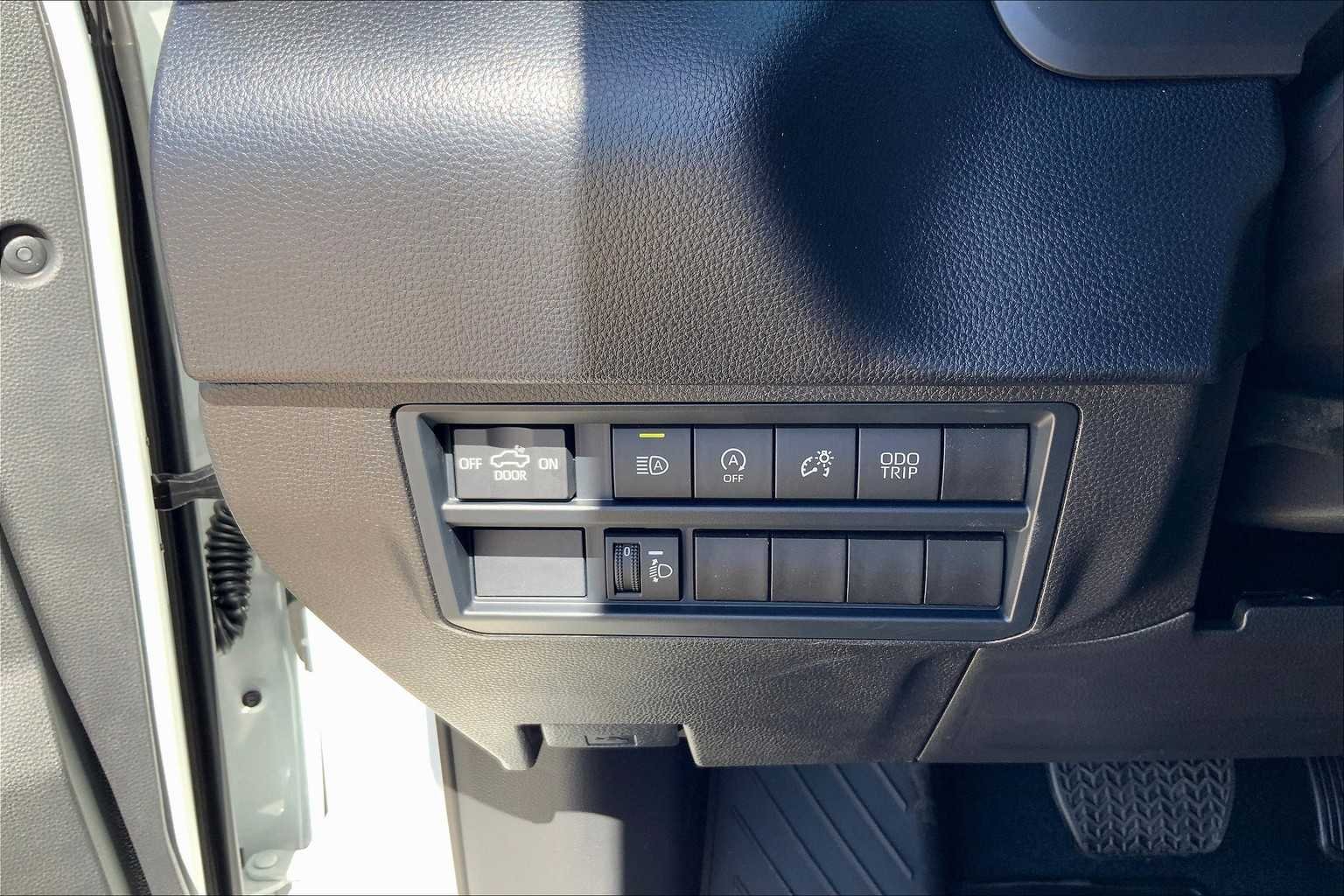 2025 Toyota Tundra SR5 - Photo 16