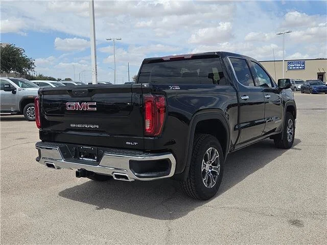 New 2026 Onyx Black GMC SLT image 4