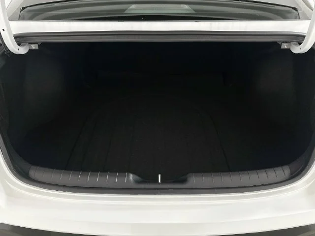 New 2026 Hyundai ELANTRA SE