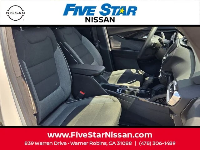 Used 2022 White Chevrolet LT image 17