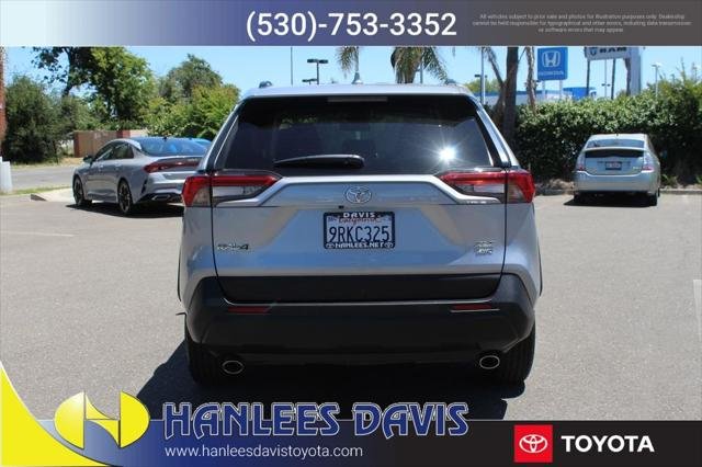 2025 Toyota RAV4 XLE - Photo 8