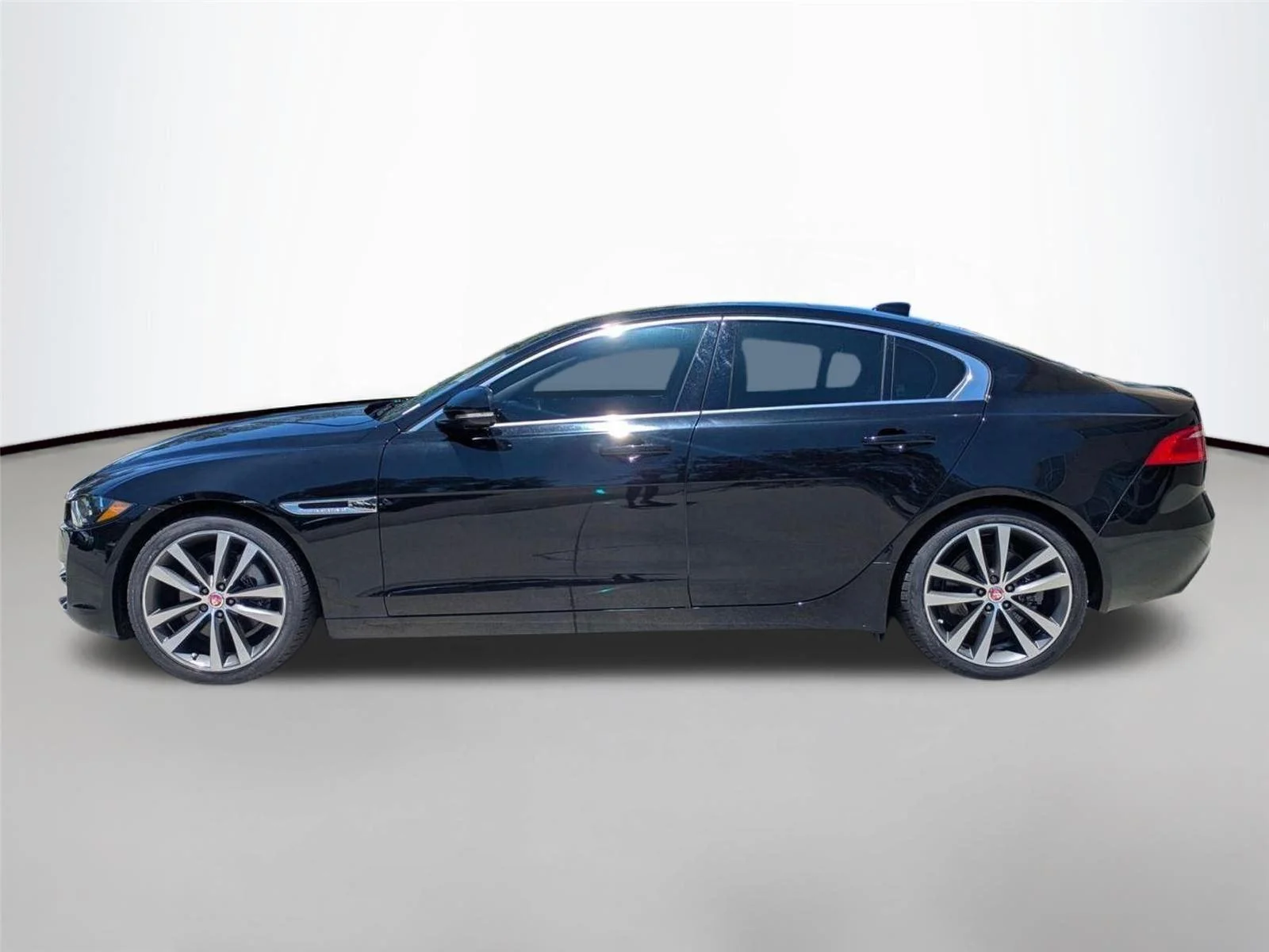 Used 2019 Narvik Black Jaguar 25t Prestige image 21