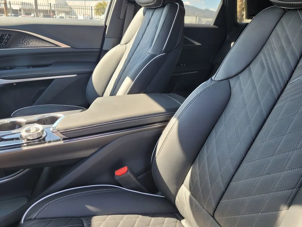 2026 Cadillac LYRIQ V Premium - Photo 12
