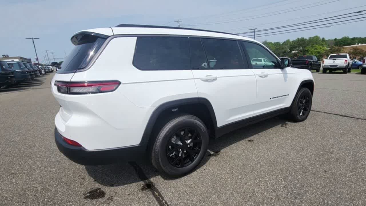 New 2026 Bright White Clear-Coat Exterior Paint Jeep Laredo Altitude image 8