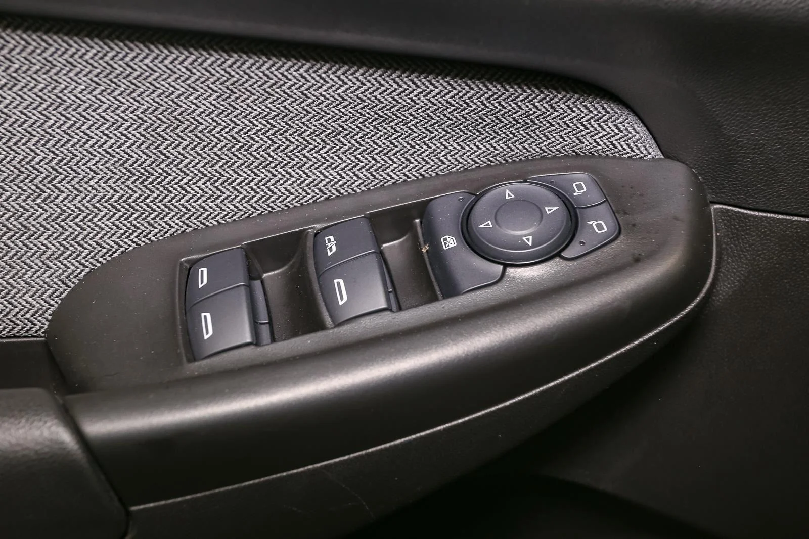 Used 2024 Summit White Chevrolet LT image 37