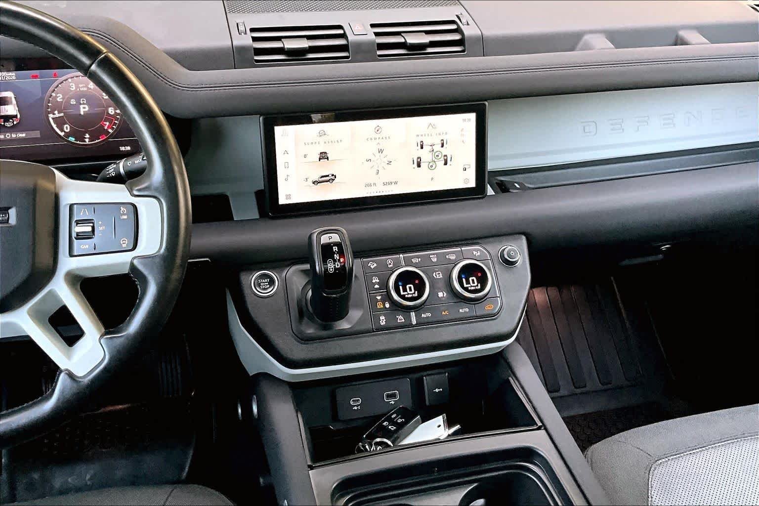 Used 2021 Santorini Black Metallic Land Rover S image 7
