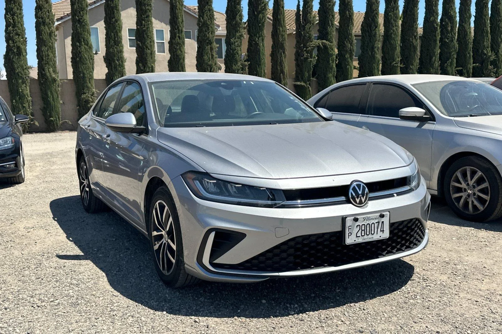 Used 2025 Pyrite Silver Metallic Volkswagen SE image 1
