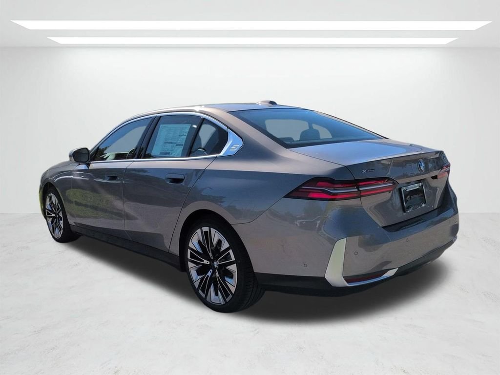 New 2027 Oxide Grey Metallic BMW 530i xDrive image 6