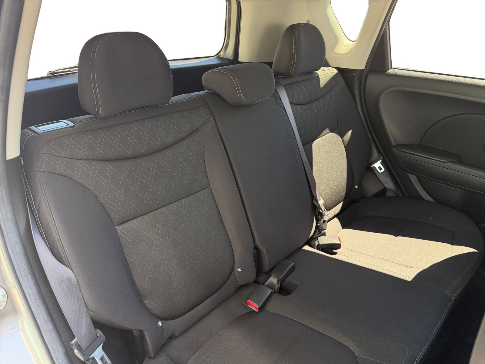 Used 2015 Titanium Gray Kia Base image 30