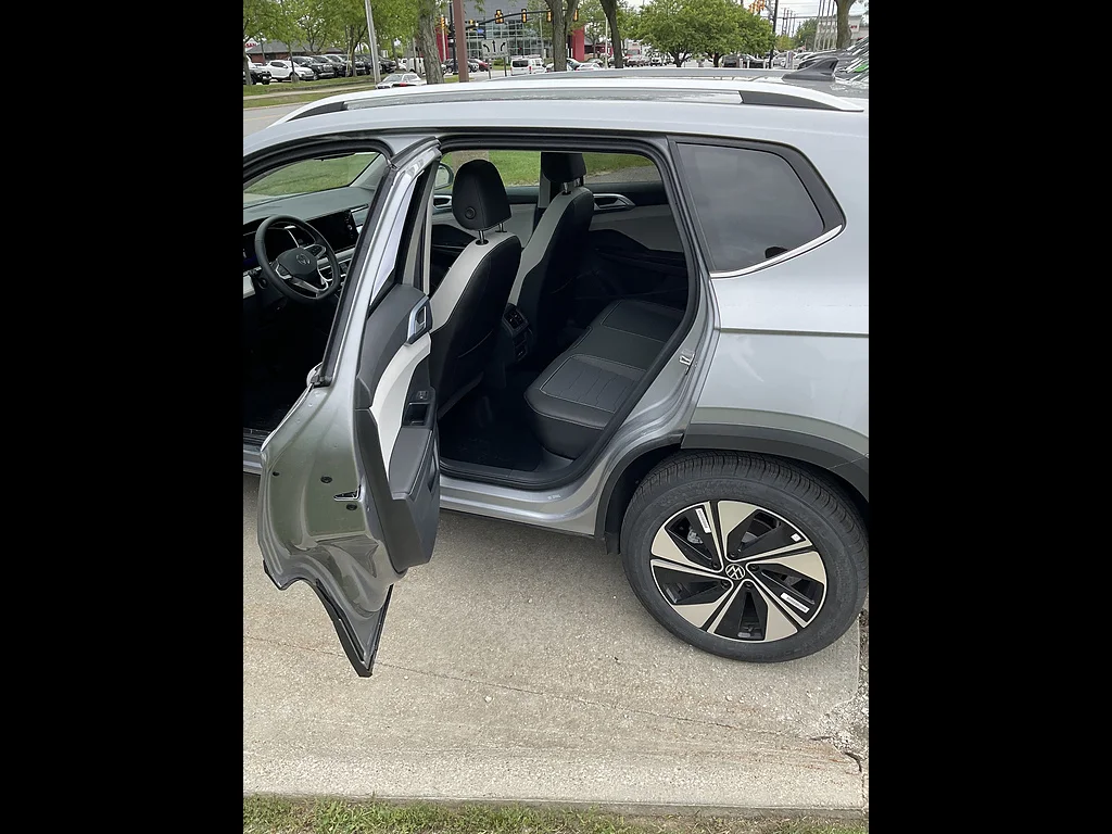 New 2026 Pyrite Silver Metallic Volkswagen SE 4Motion image 6