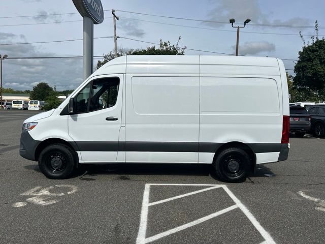 Used 2023 White Mercedes-Benz Cargo 144 WB image 4