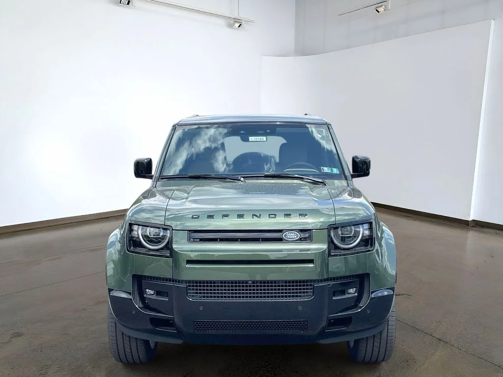 New 2026 Woolstone Green Land Rover X-Dynamic SE image 2