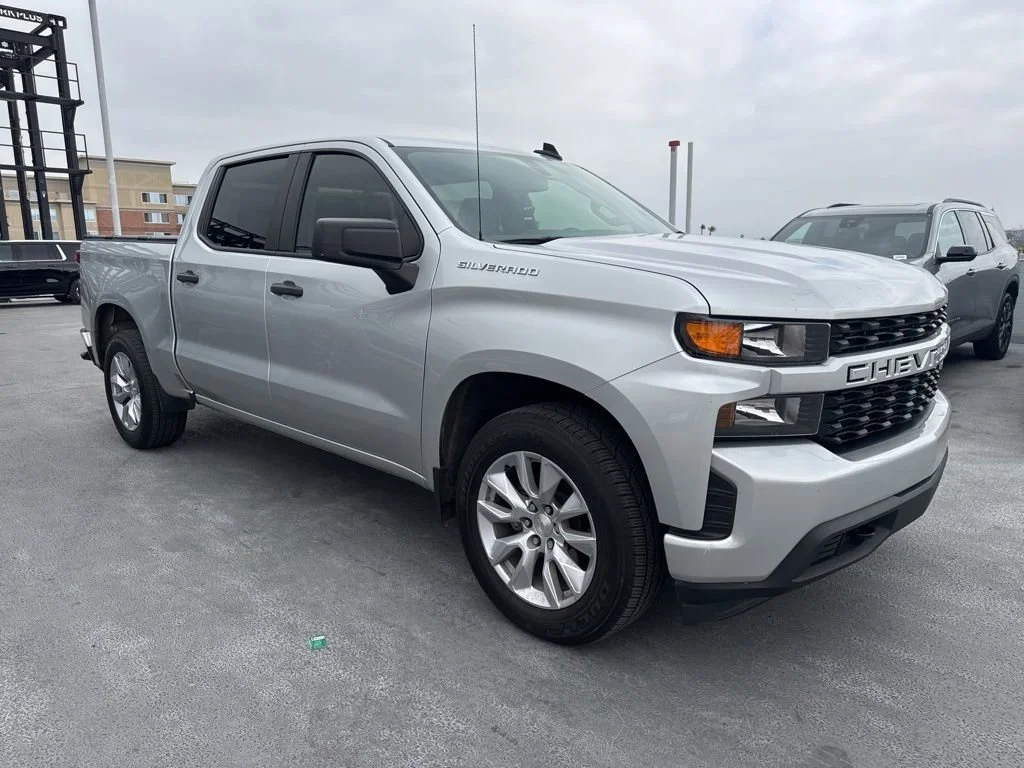 Used 2021 SILVER ICE METALLIC Chevrolet Custom image 3