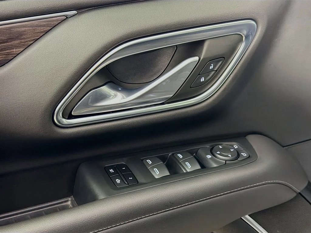 Used 2021 Gray Chevrolet Z71 image 18