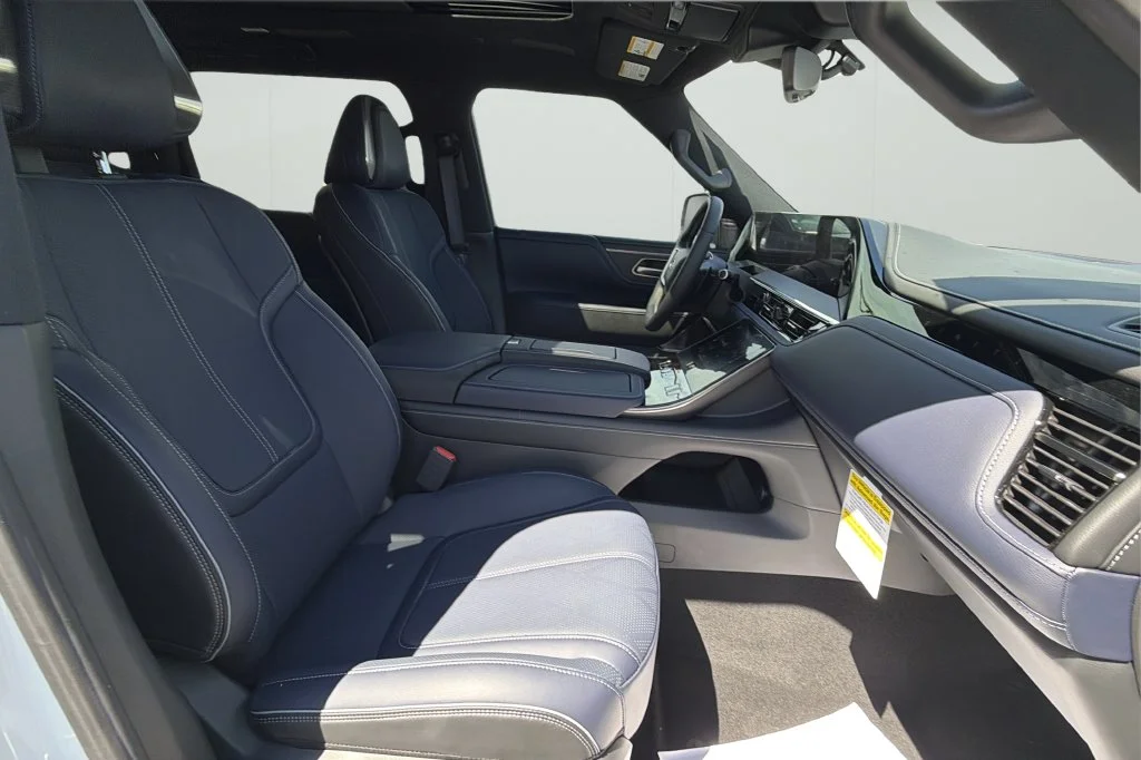 New 2027 2T RADIANT WHIT INFINITI Sport 4WD image 14
