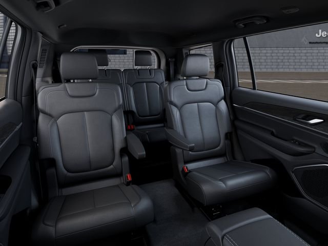 New 2026 Diamond Black Crystal Pearl-Coat Exterior Paint Jeep Limited image 16