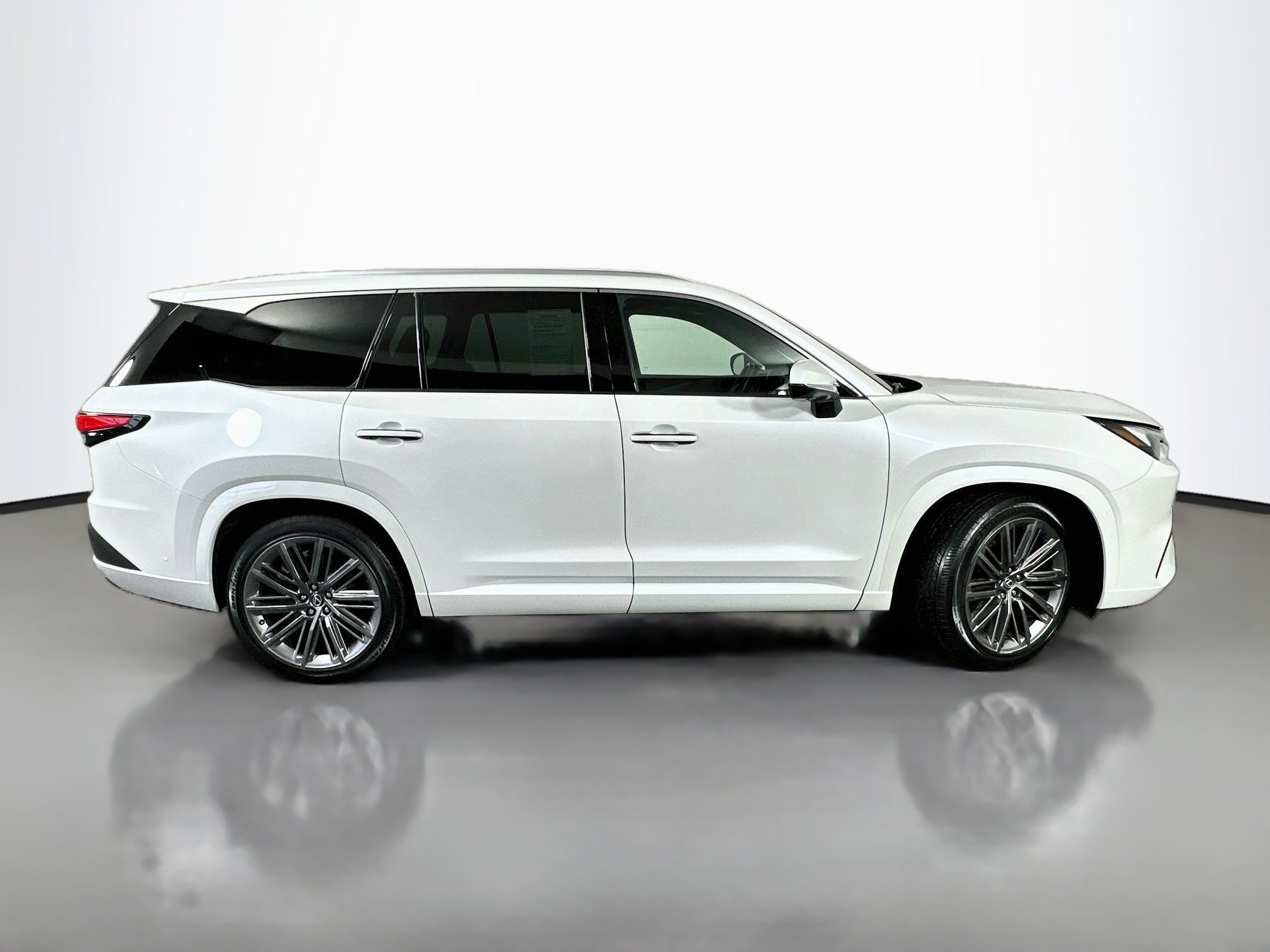 Certified Used 2025 Pearl Lexus 350 Luxury image 8