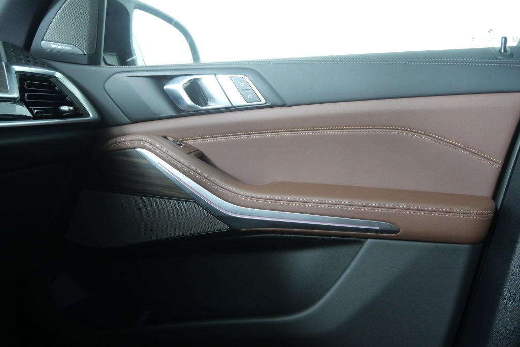 Certified Used 2026 Green Metallic BMW M60i image 27