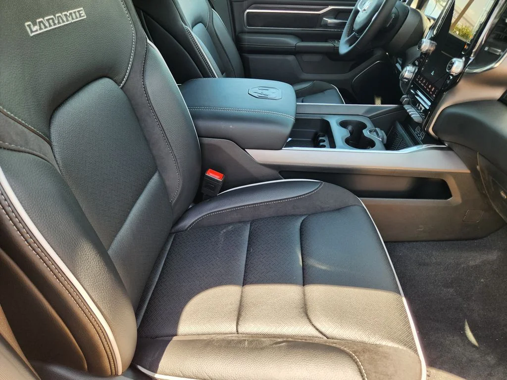 New 2026 Diamond Black Crystal Pearl-Coat Exterior Paint RAM Laramie image 10