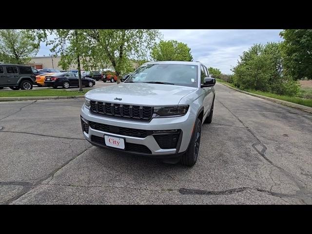 New 2026 Silver Zynith Exterior Paint Jeep 85th Anniversary Edition image 3