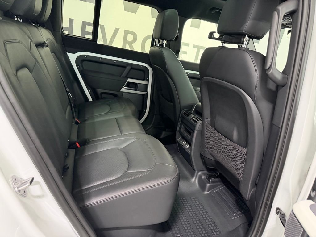 2023 Land Rover Defender SE - Photo 30