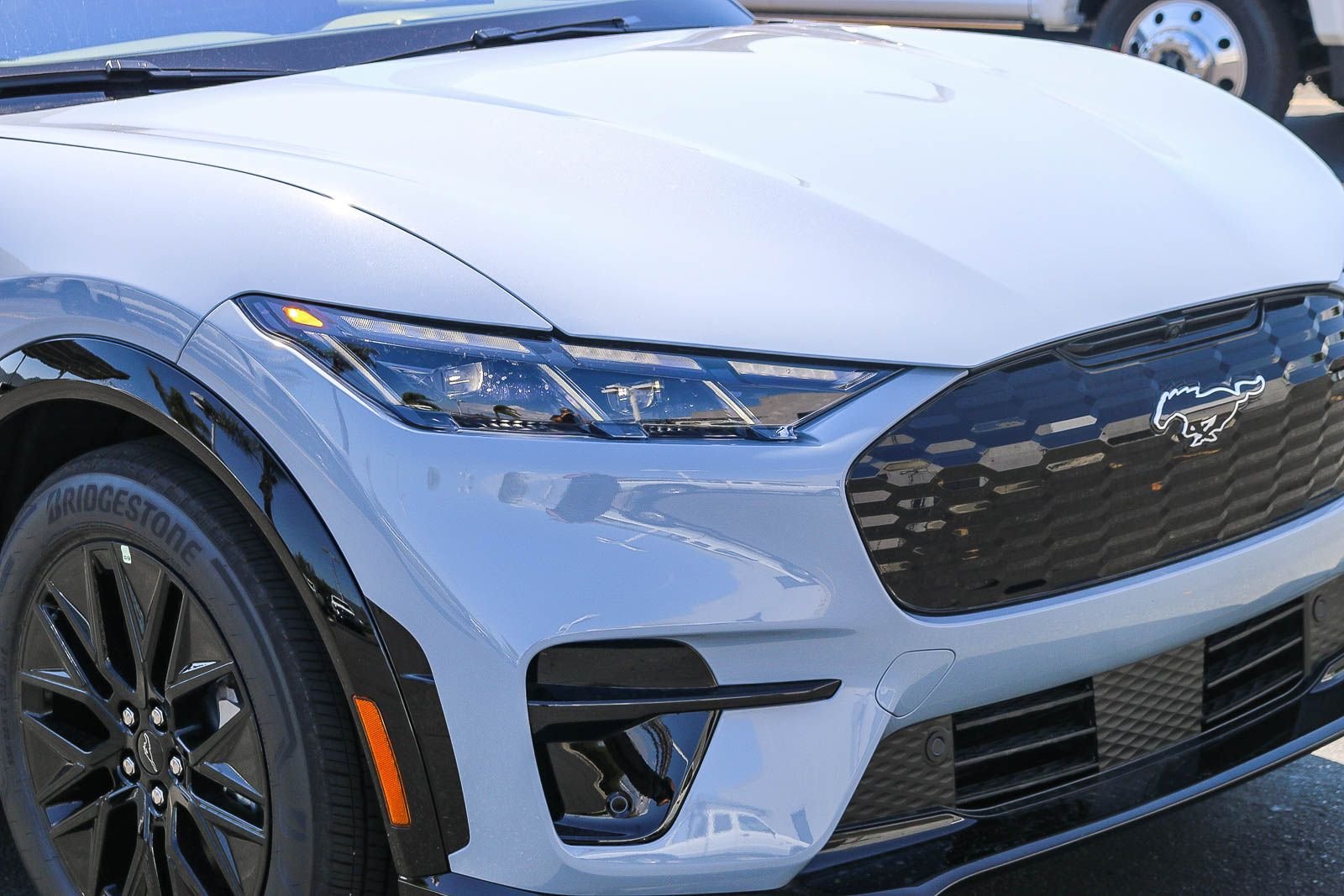 New 2026 Glacier Gray Metallic Tri-coat Ford Premium image 4