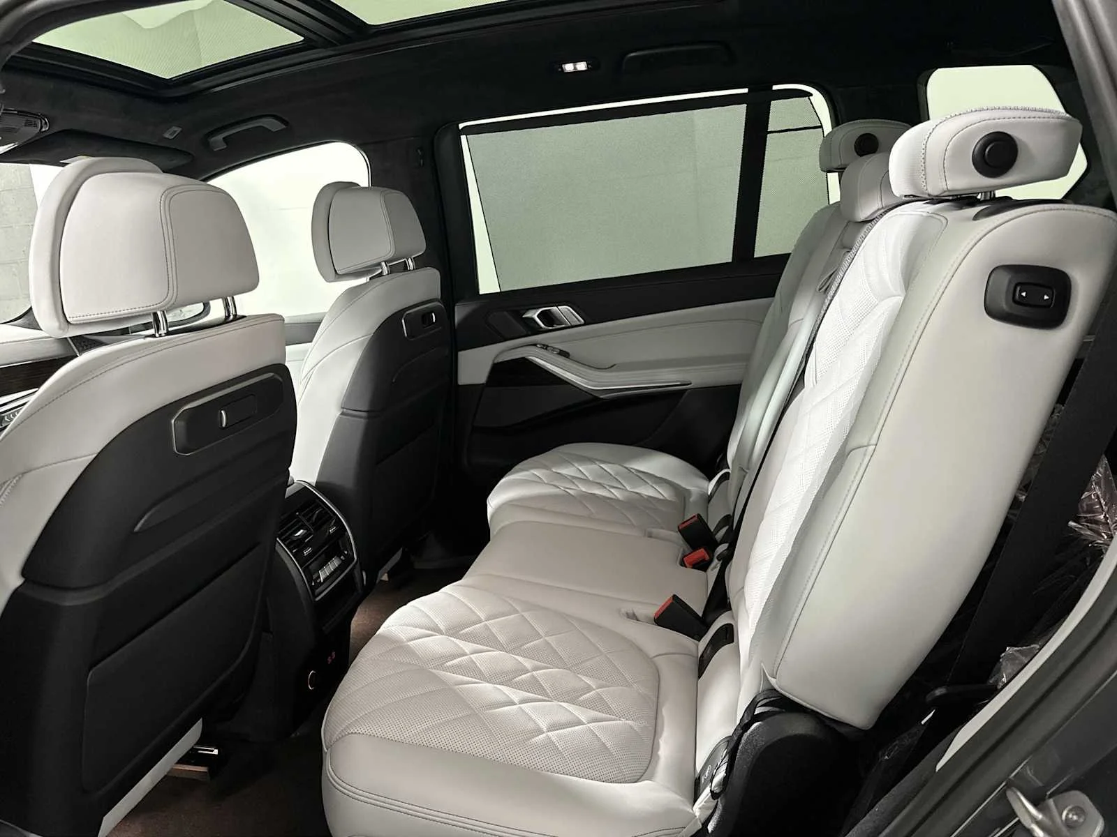 New 2026 Dravit Grey Metallic BMW xDrive40i image 19