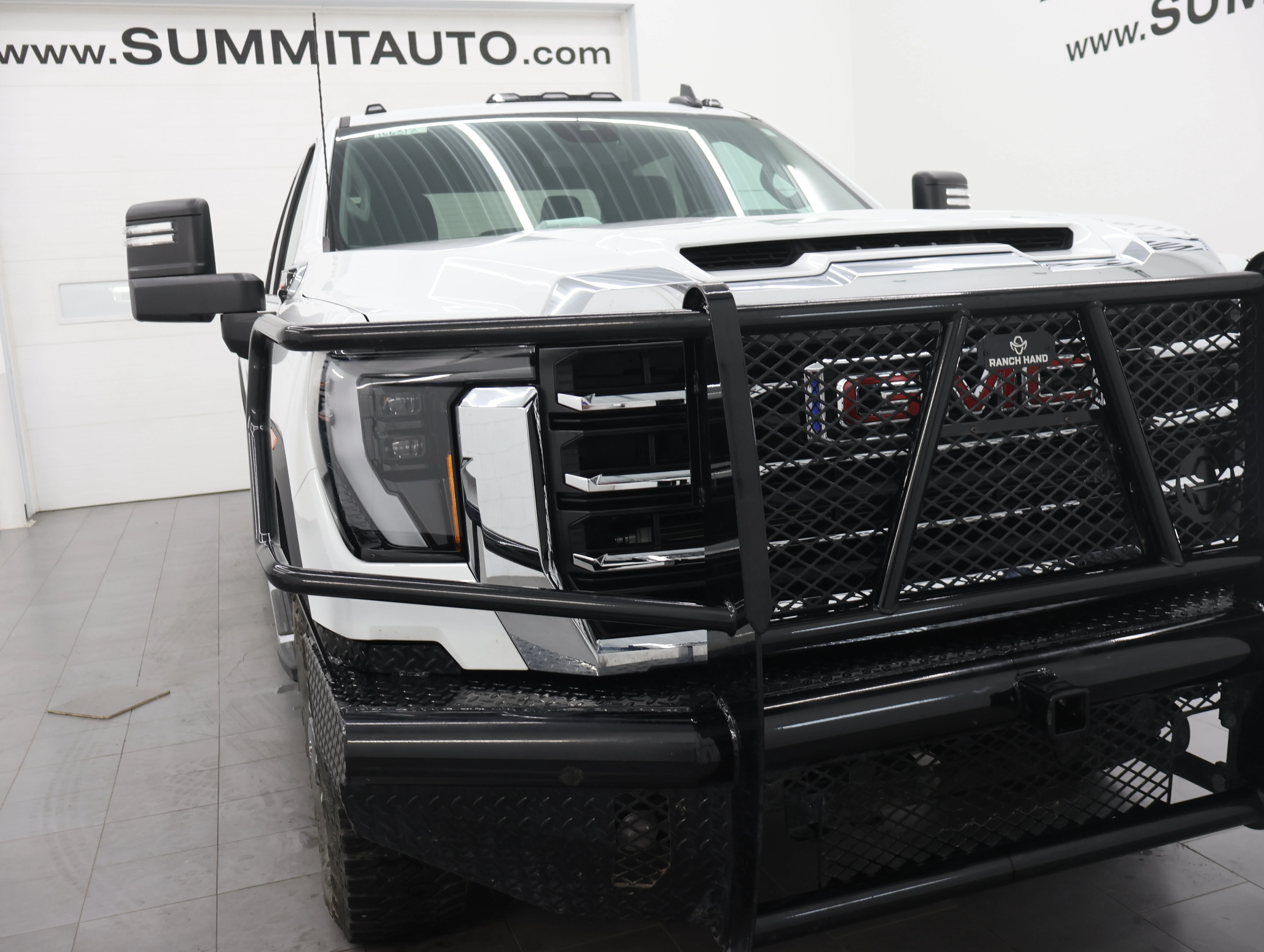 Used 2025 Summit White GMC SLE image 21
