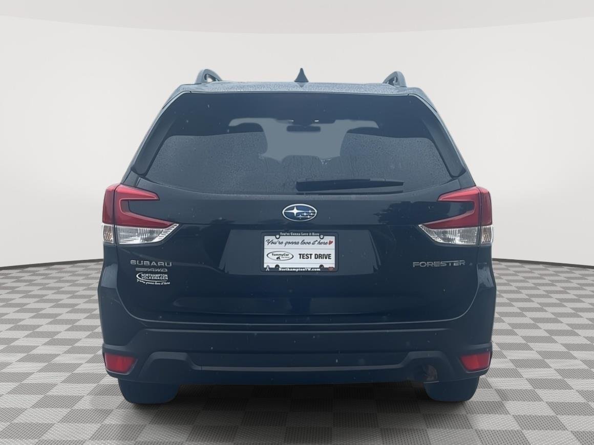 Used 2023 Crystal Black Silica Subaru Premium image 7