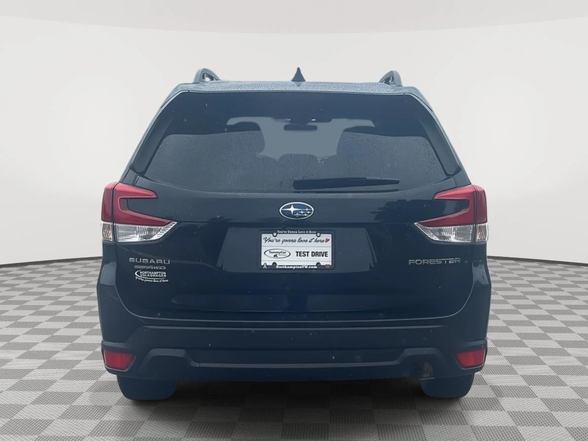 Used 2023 Crystal Black Silica Subaru Premium image 7